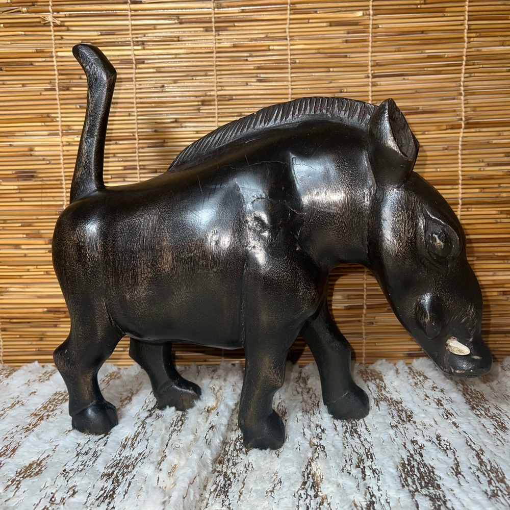 Hand-carved ebony wood boar sculpture - Picture 6 of 11